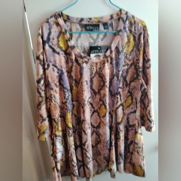 Animal Print Top - Picture 5 of 9